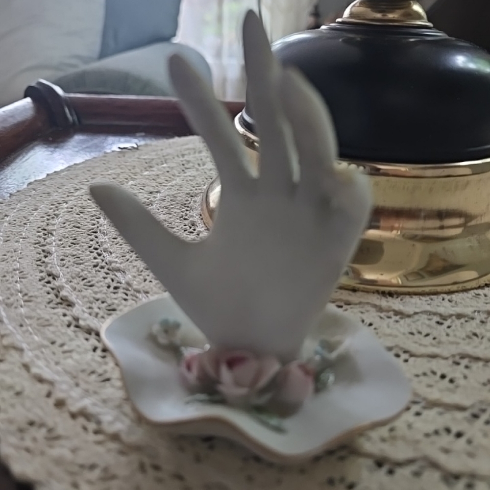 Vintage mid-century Lefton figural hand porcelain ring holder trinket dish